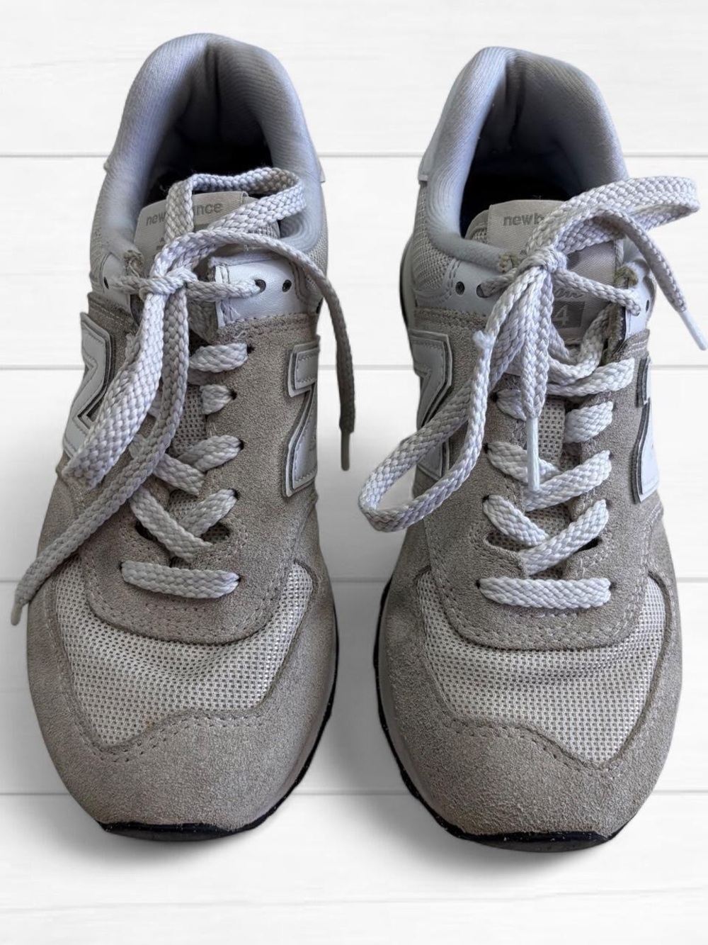 New Balance 574 Women’s Light Gray Athletic Sneakers, Size 6